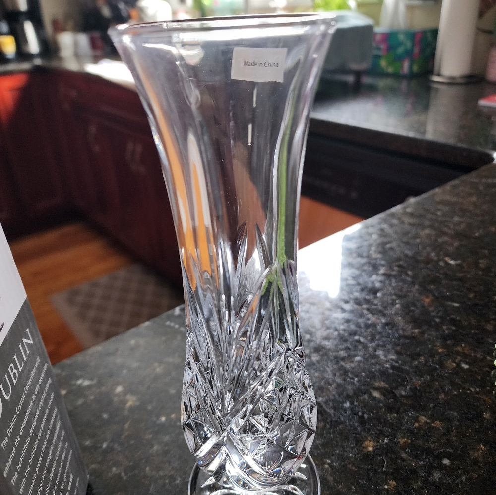 ✨Dublin Collection Crystal Vase – Elegant Cut Glass Design - Picture 3 of 5